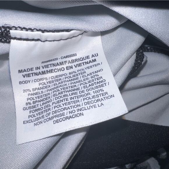 Nike Pro Women's Cool Microcosm Capri Leggings  Black White Print Size Small - Picture 6 of 7